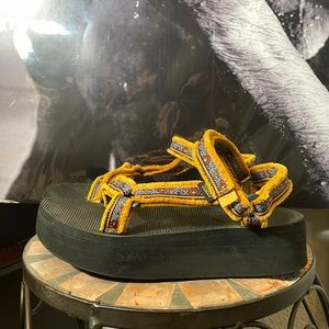 Yellow Teva Platform Sandals 💛🧡🌆